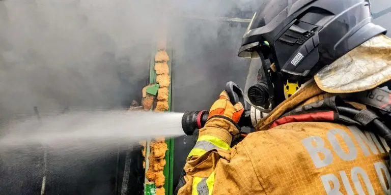 Incendio no centro do Rio atinge lojas do camelodromo da