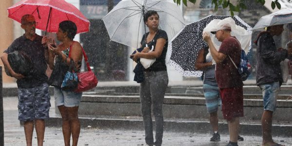Inmet faz alerta para chuvas intensas em grande parte do