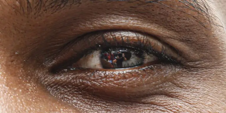 Pessoas desconhecem riscos ao escanear a iris alertam especialistas