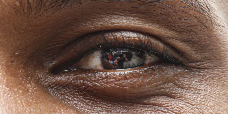 Pessoas desconhecem riscos ao escanear a iris alertam especialistas