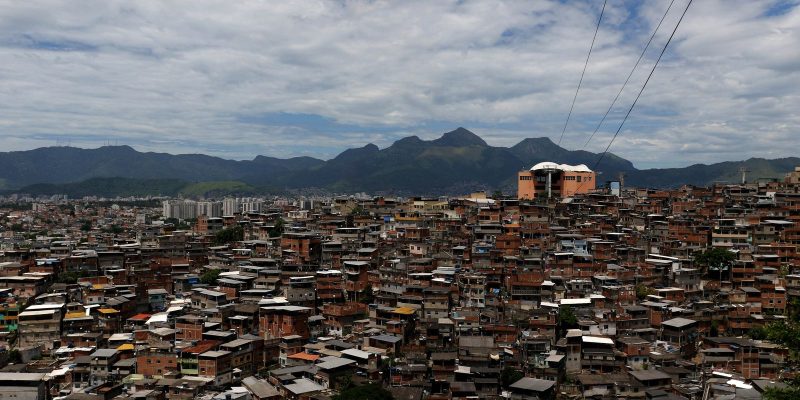 Policia do Rio combate em dois morros caixinha de faccao