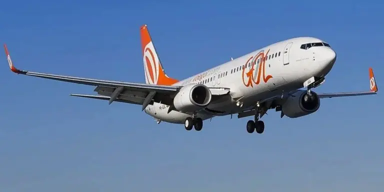Aviao da GOL colide com passaro apos decolar de Brasilia