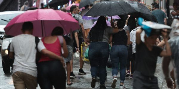 Chuvas fortes voltam a atingir Sao Paulo em meio a