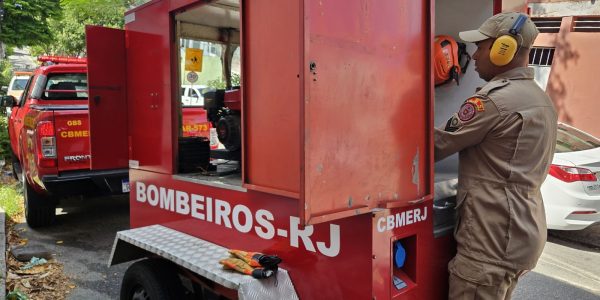 Fabrica que pegou fogo no Rio produzia fantasias para o
