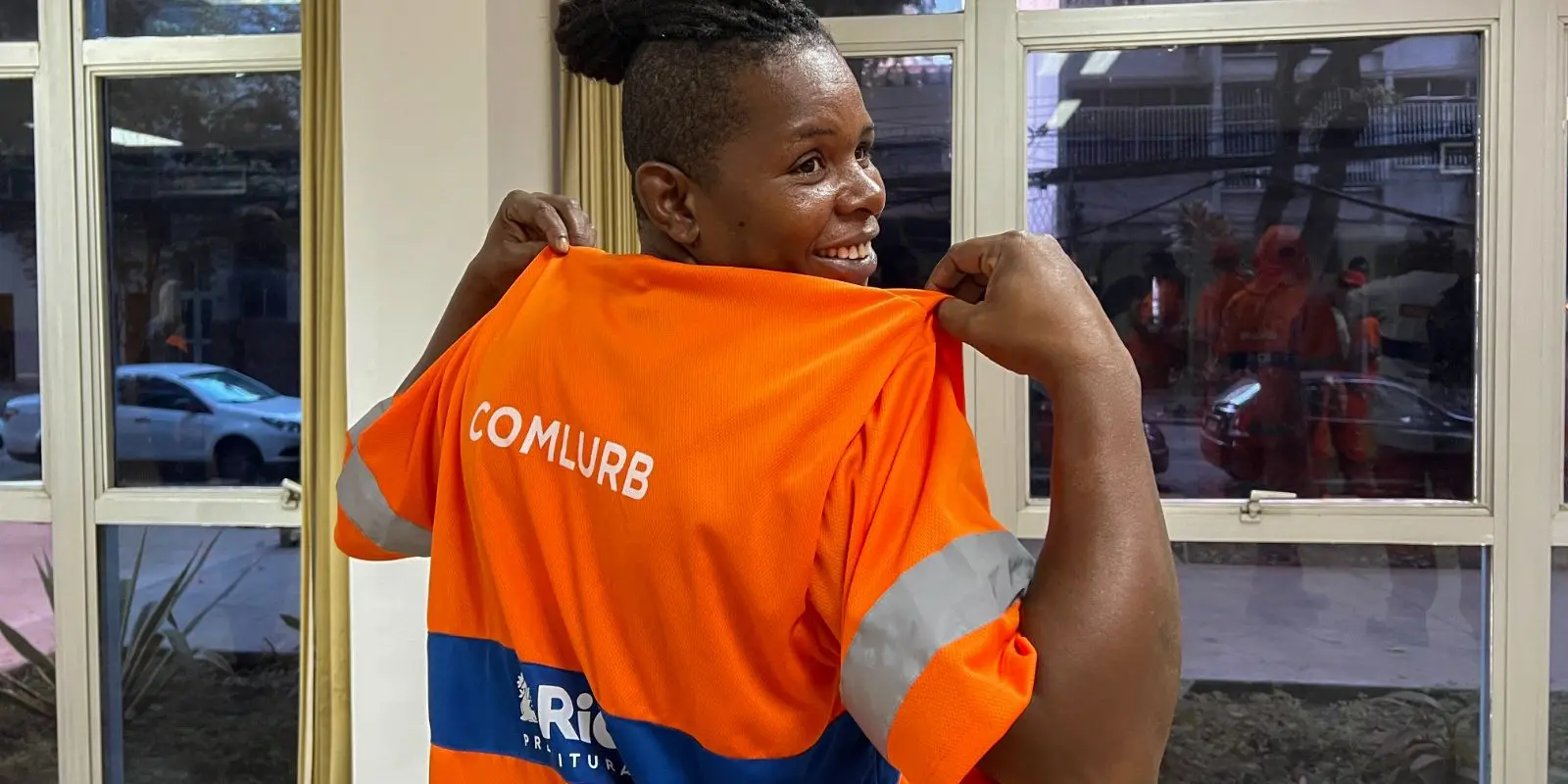 Garis do Rio recebem uniformes confortáveis para enfrentar calor 1 Garis do Rio recebem uniformes confortaveis para enfrentar calor