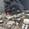 Incendio atinge fabrica de oleo no Rio de Janeiro