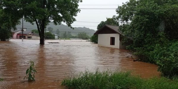 Inmet e Defesa Civil do RS emitem alerta para risco