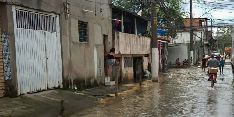 Moradores do Jardim Pantanal em SP se mobilizam apos alagamentos