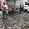 Mulher morre apos carro ficar submerso em Sao Paulo
