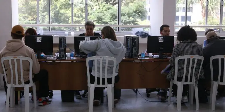 Mutirao para trans e travestis oferece mais de 1 mil