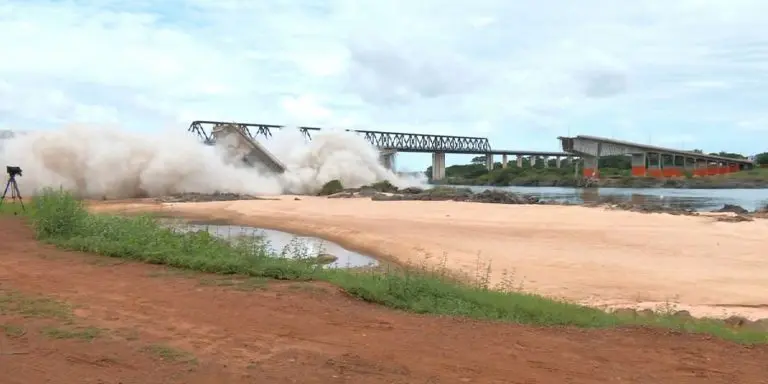 Operacao implode o que sobrou da ponte entre Maranhao e