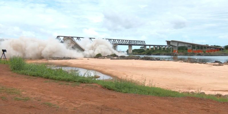 Operacao implode o que sobrou da ponte entre Maranhao e