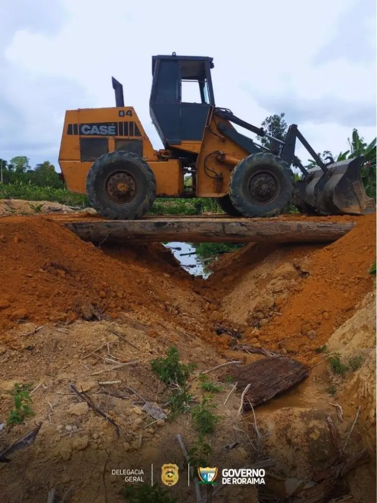 Policia Civil cumpre mandado de busca e apreensao de maquina