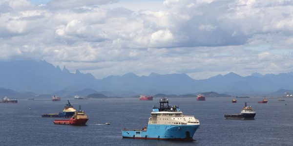 Remocao de navios abandonados na Baia de Guanabara sera no
