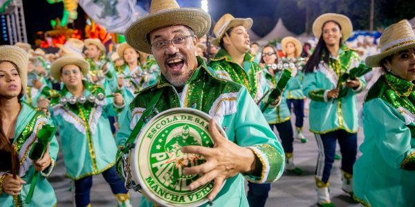 TV Brasil transmite desfiles das escolas de samba de Sao