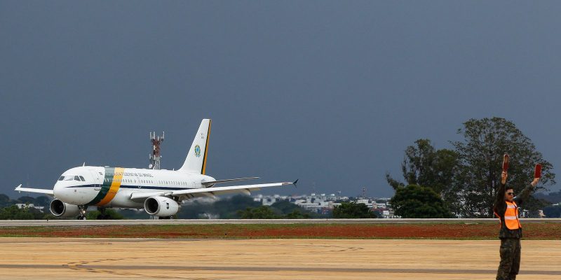Aviao presidencial arremete ao tentar pousar em Sorocaba