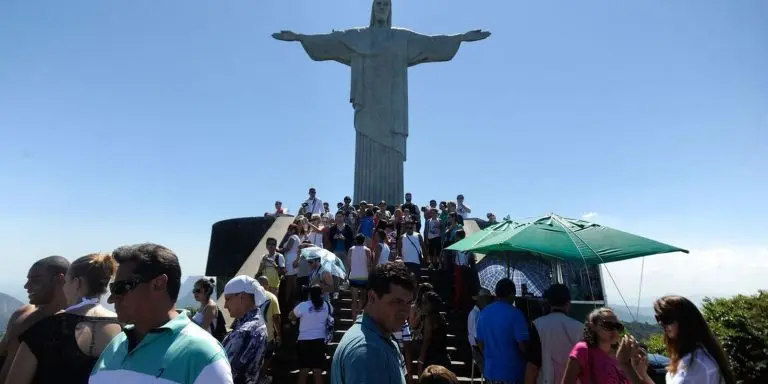 Cristo Redentor reabre ao publico depois de morte de turista