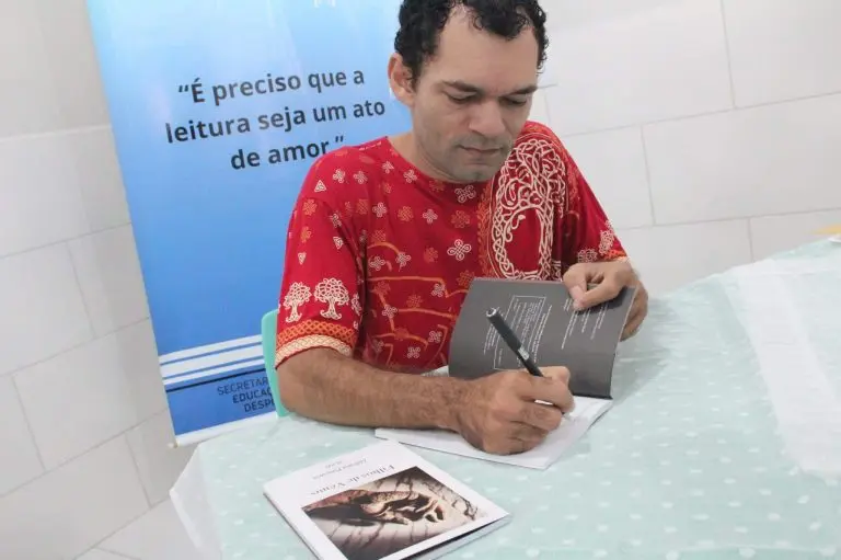 DOACAO DE LIVROS DE ALDENOR PIMENTEL PARA A REDE ESTADUAL 4 scaled
