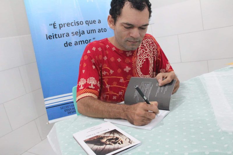 DOACAO DE LIVROS DE ALDENOR PIMENTEL PARA A REDE ESTADUAL 4 scaled