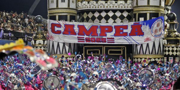 Desfile das campeas encerra o carnaval paulistano em noite tranquila
