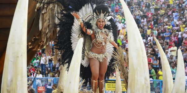 Desfile na Sapucai tera mais quatro escolas nesta segunda feira
