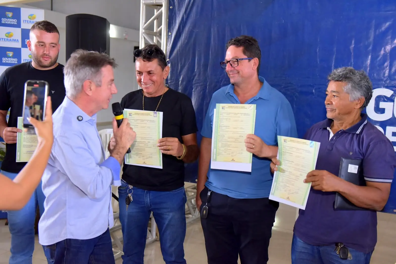 Governo entrega títulos definitivos a mais de 300 famílias de Roraima 1 Entrega de titulos 1
