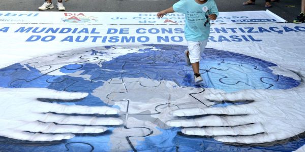 Hoje e Dia autismo e campanha mundial pelo lixo zero