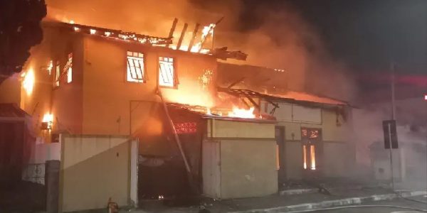 Incendio em abrigo deixa quatro mortos no interior de SP