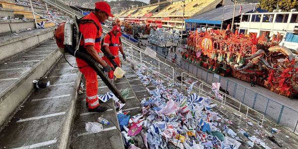 Mais de 67 toneladas de residuos sao recolhidas apos desfiles