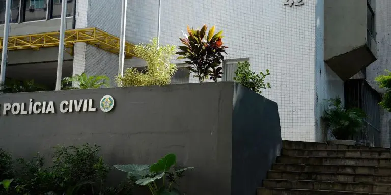 Preso ex PM suspeito de treinar traficantes do Comando Vermelho em