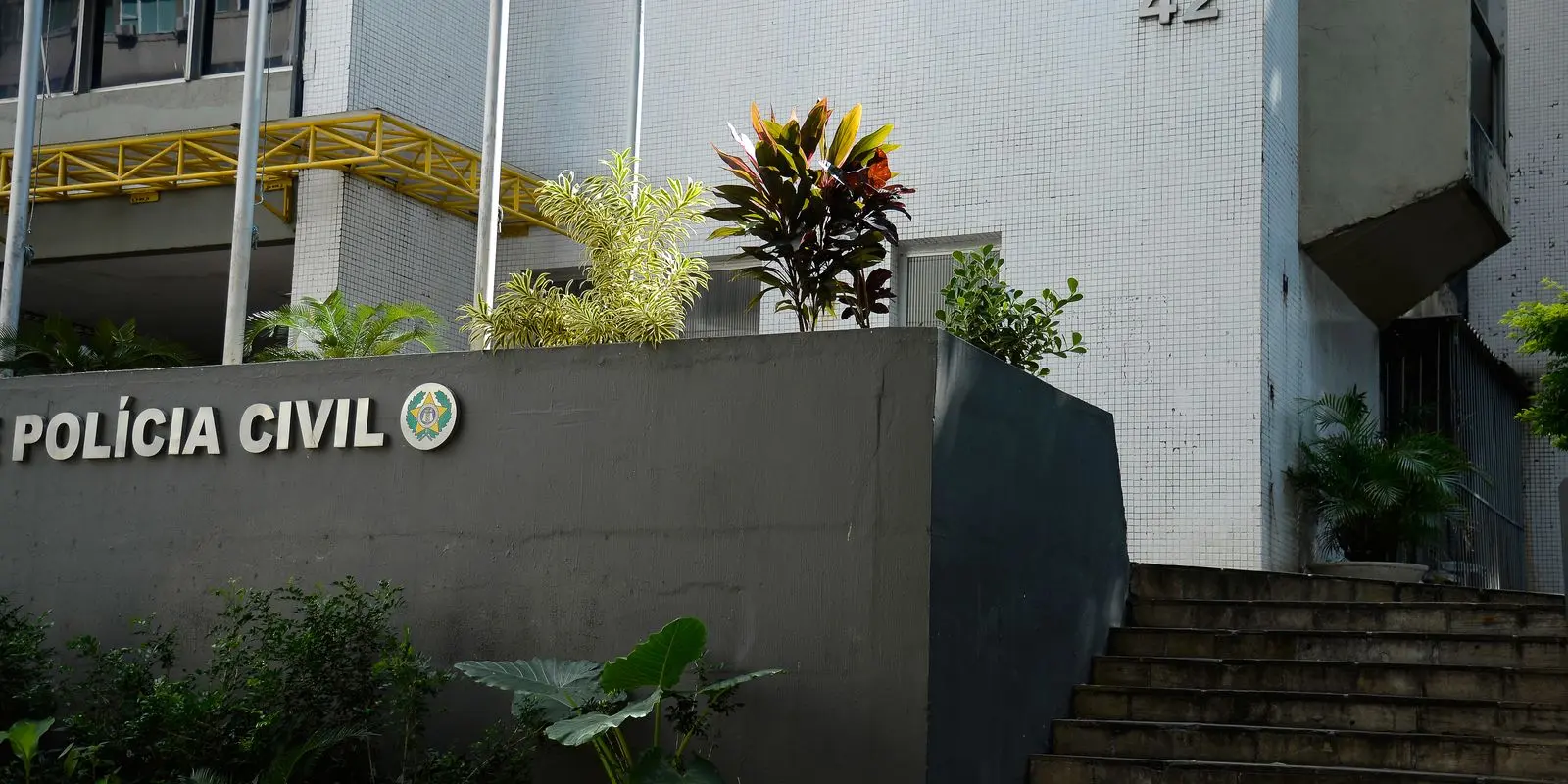 Preso ex PM suspeito de treinar traficantes do Comando Vermelho em