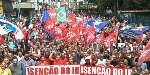 Protesto de metalurgicos defende isencao de IR e reducao de
