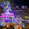 Sete escolas de samba abrem os desfiles no Sambodromo do