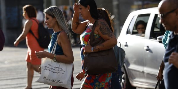Rio tem dia de calor e espera chuva muito forte