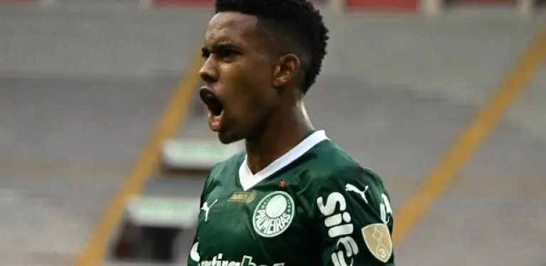 Estêvão comemora gol marcado pelo Palmeiras contra o Sporting Cristal na Libertadores