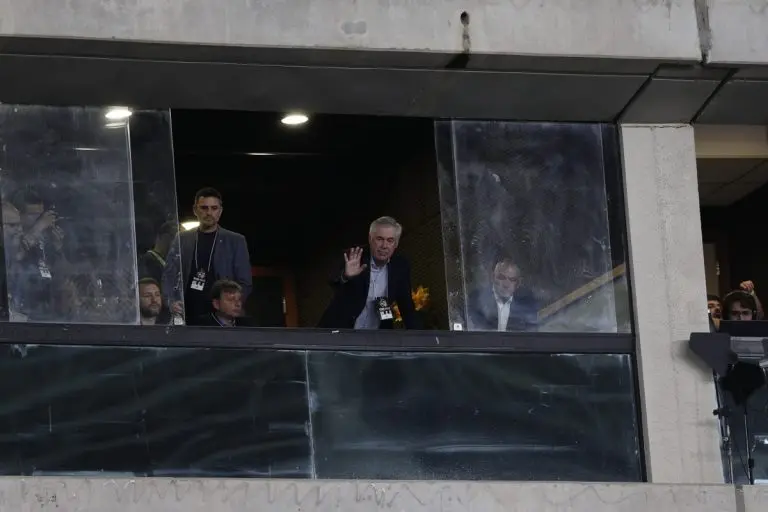 Ancelotti chega ao Nilton Santos para a partida do Botafogo pela Libertadores; veja o vídeo