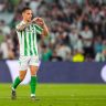 Antony faz golaço e é ovacionado pela torcida do Betis