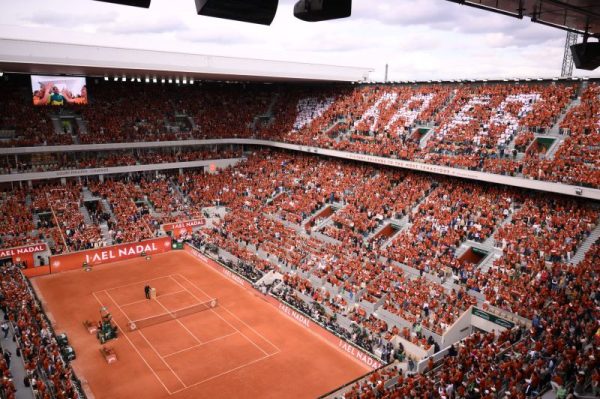 Camisetas ?Merci Rafa? custam cerca de R$ 3 mil no mercado paralelo
