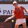 Bia joga cedo, Fonseca fecha e Djokovic estreia em Paris