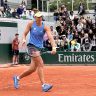 Bia perde eficiência após bom início e cai em Roland Garros