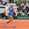 Bia perde eficiência após bom início e cai em Roland Garros