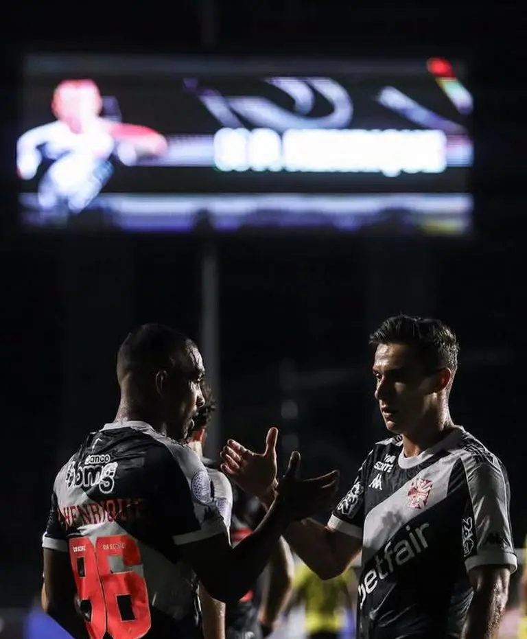 Botafogo e Vasco vencem e seguem adiante nas competições continentais | Esporte