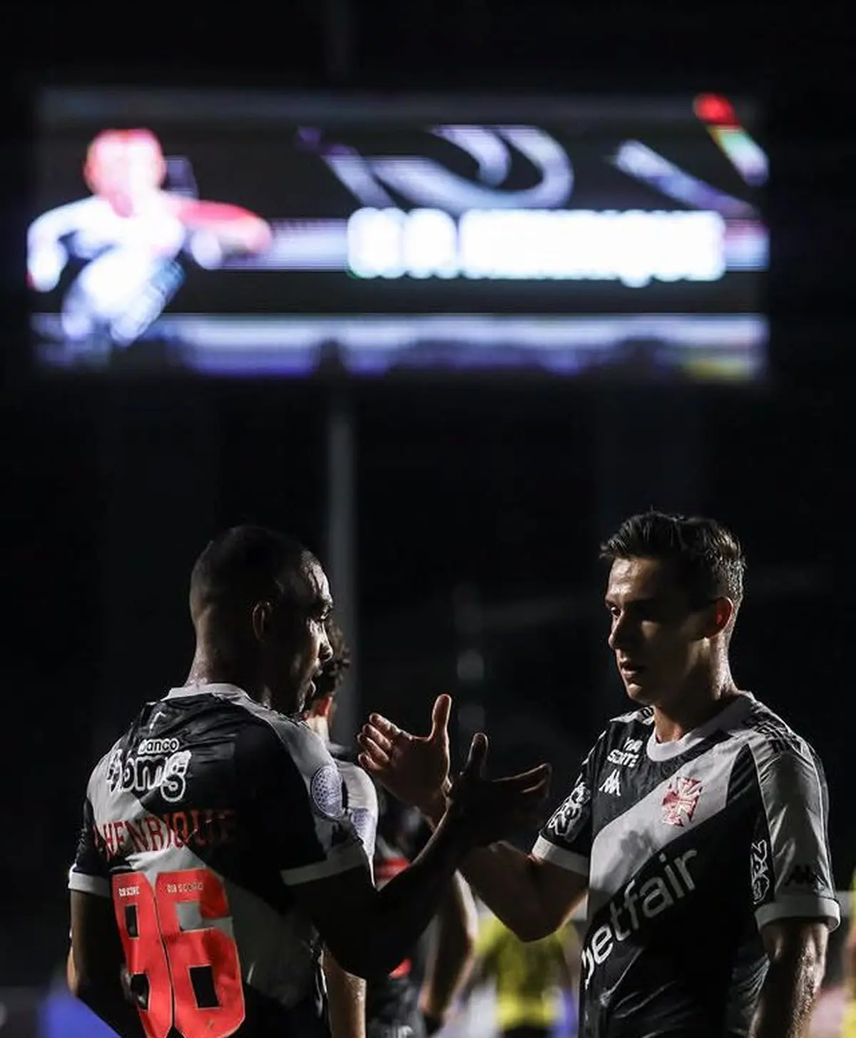 Botafogo e Vasco garantem vitórias e avançam nas competições internacionais | Esporte 1 Botafogo e Vasco vencem e seguem adiante nas competições continentais | Esporte