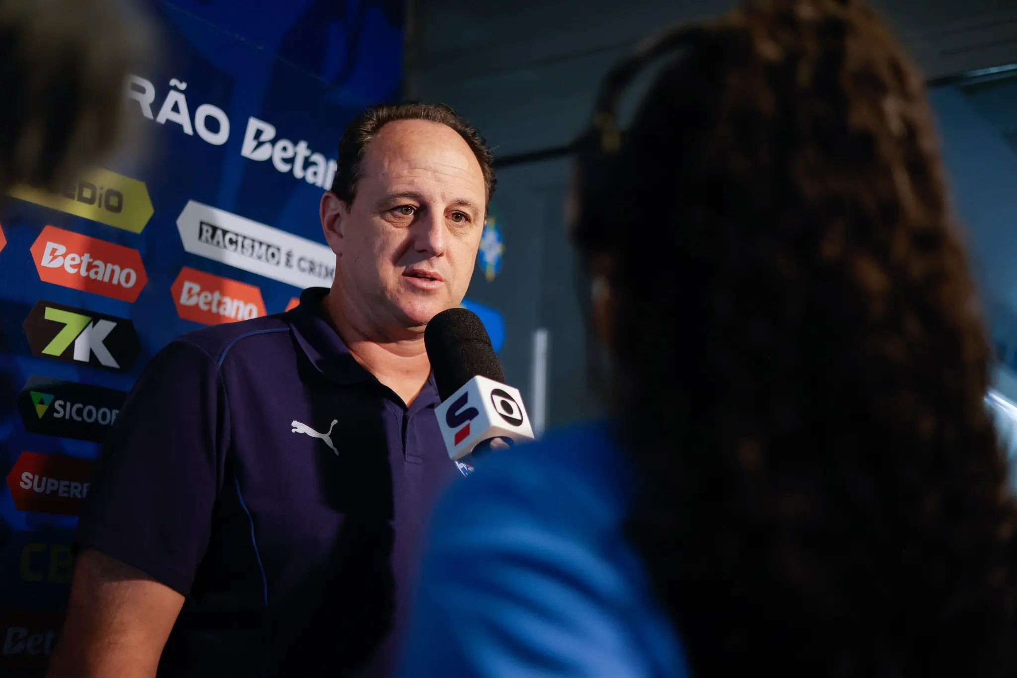 Ceni critica a arbitragem e a CBF após o pênalti contra o Bahia: "Depois que vai ao VAR, a situação fica mais séria" | Bahia 1 Ceni detona arbitragem e CBF após pênalti contra o Bahia: "Depois que vai ao VAR vira coisa mais grave" | bahia