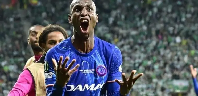 Nicolas Jackson comemora gol pelo Chelsea na final da Conference League
