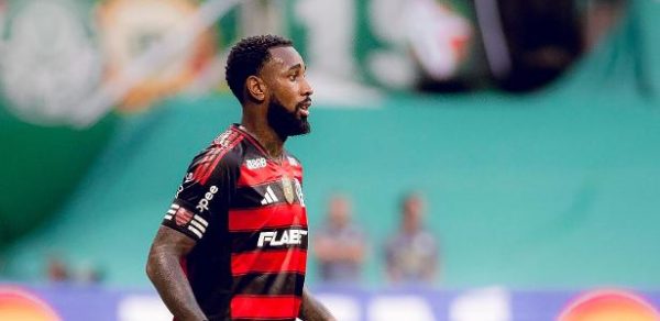 O meia Gerson, do Flamengo, em partida contra o Palmeiras, no Allianz Parque, pelo Campeonato Brasileiro.