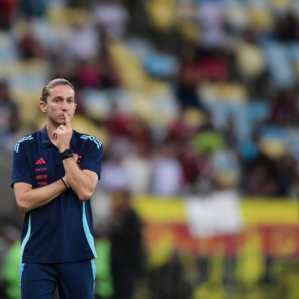 Filipe Luís rebate críticas à falta de efetividade do ataque do Flamengo: "Eu não chuto a gol" | flamengo