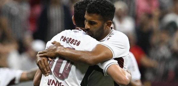 Fluminense goleia, afasta zebra e vai às oitavas da Copa do Brasil