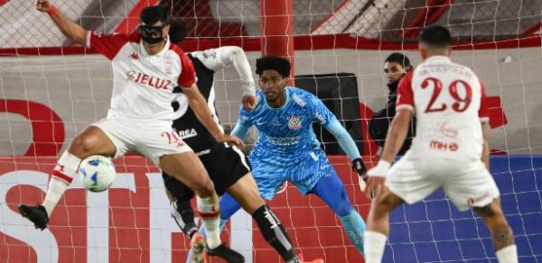 Hugo falhou em derrota do Corinthians? Comentaristas divergem