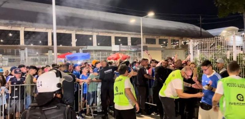 Ingressos inválidos e trapaça dão tom em torcida chilena no Rio
